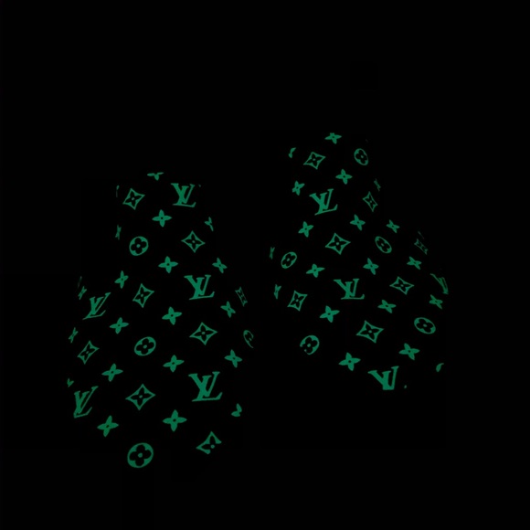 GLOW LV Custom Vans - Picture 3 of 8